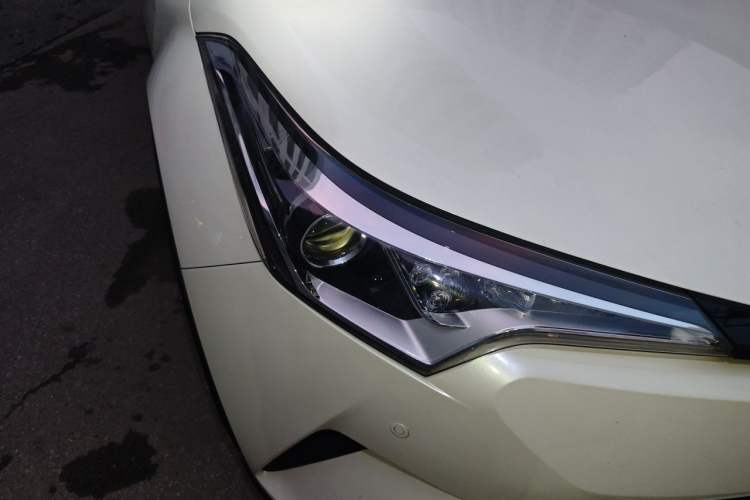Used Toyota C-HR 2018 2.0L Leading with Sunroof China VI Standard Right Front Headlight
