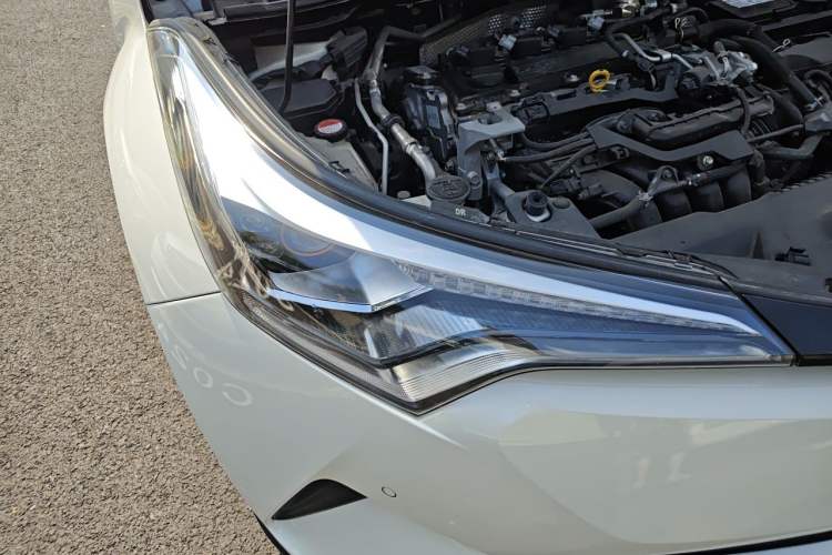Used Toyota C-HR 2018 2.0L Luxury Sunroof Version China V Emission Standard Right Front Headlight