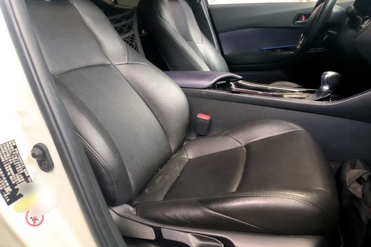 Used Toyota C-HR 2018 2.0L Flagship Sunroof Version China V Standard Right Front Seat