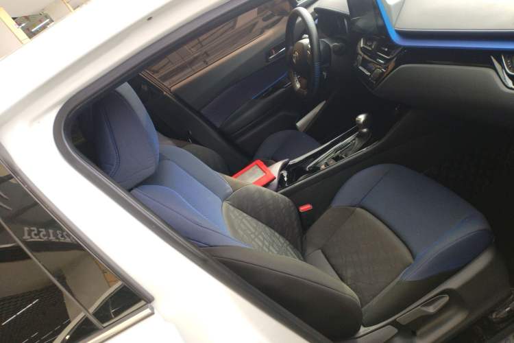 Used Toyota C-HR 2018 2.0L Leading with Sunroof China V Standard Right Front Seat