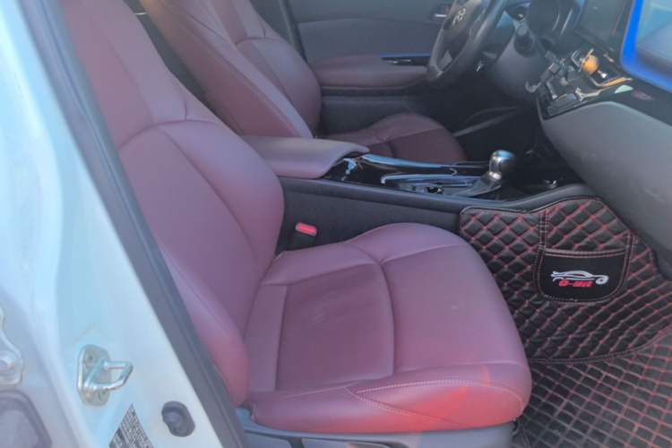 Used Toyota C-HR 2018 2.0L Leading with Sunroof China VI Standard Right Front Seat