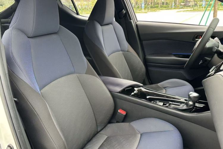 Used Toyota C-HR 2018 2.0L Luxury Edition China V Standard Right Front Seat