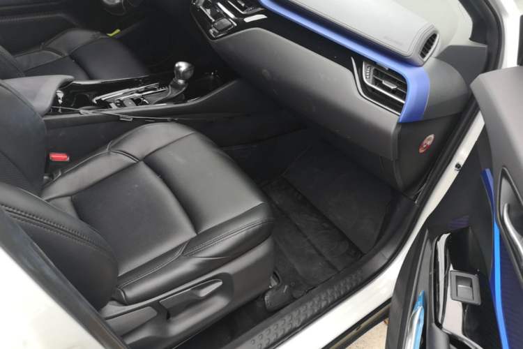 Used Toyota C-HR 2018 2.0L Leading Edition China V-standard Right Front Seat