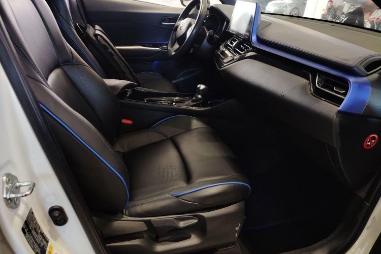Used Toyota C-HR 2018 2.0L Leading with Sunroof China VI Standard Right Front Seat