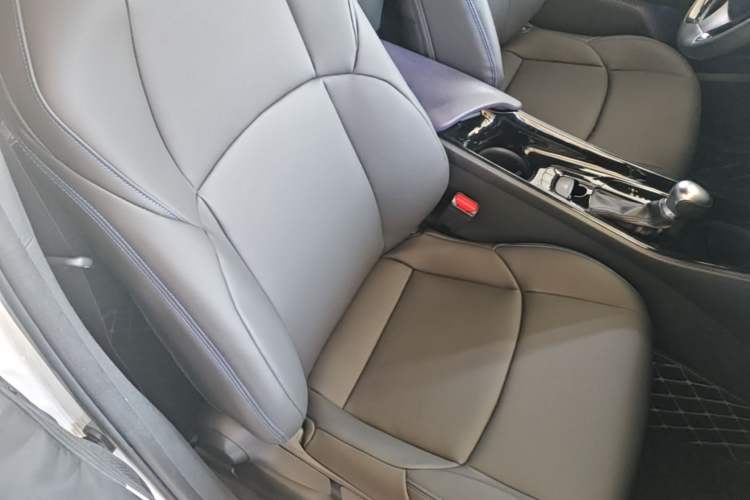 Used Toyota C-HR 2018 2.0L Luxury Edition China V Standard Right Front Seat