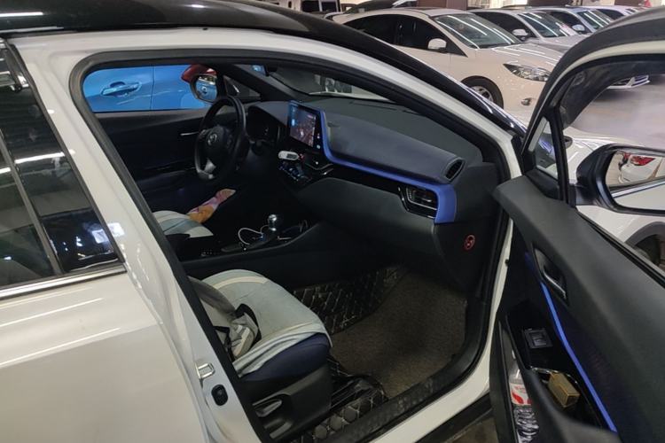 Used Toyota C-HR 2018 2.0L Leading with Sunroof China V Standard Right Front Seat