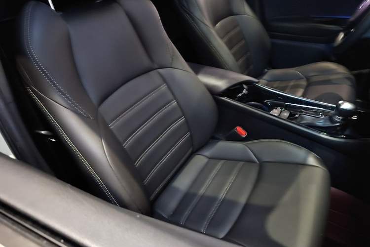 Used Toyota C-HR 2018 2.0L Luxury Sunroof Version China V Emission Standard Right Front Seat