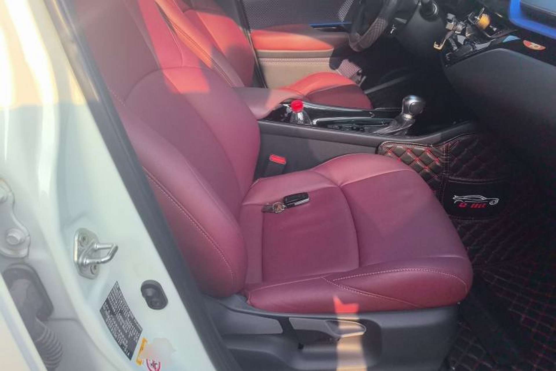 Used Toyota C-HR 2018 2.0L Leading with Sunroof China VI Standard Right Front Seat
