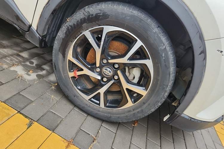 Used Toyota C-HR 2018 2.0L Leading with Sunroof China VI Standard Right Front Wheel Hub