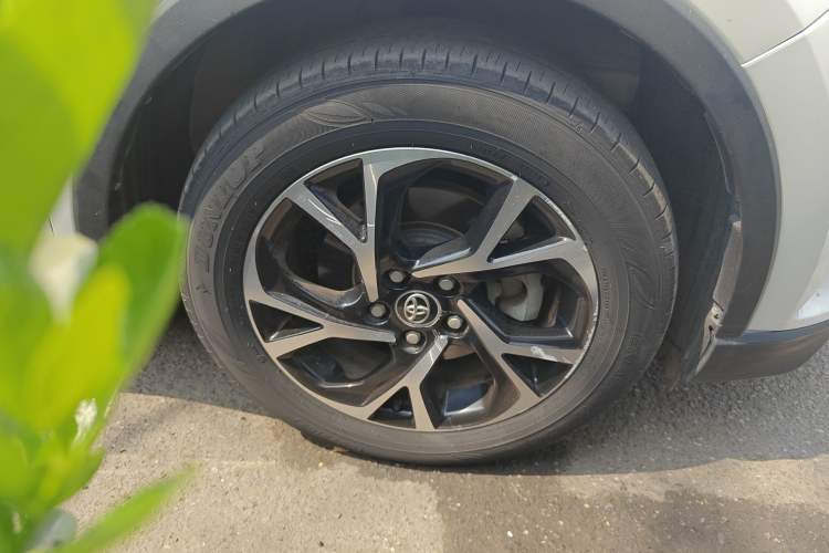 Used Toyota C-HR 2018 2.0L Leading with Sunroof China VI Standard Right Front Wheel Hub