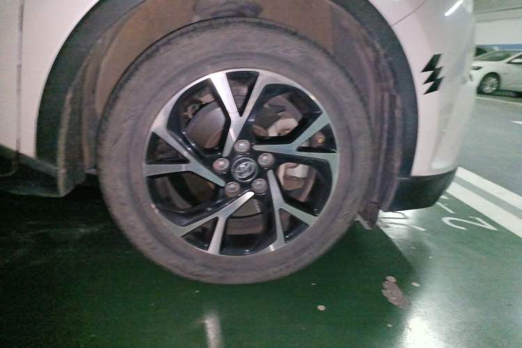 Used Toyota C-HR 2018 2.0L Leading Edition China VI Right Front Wheel Hub
