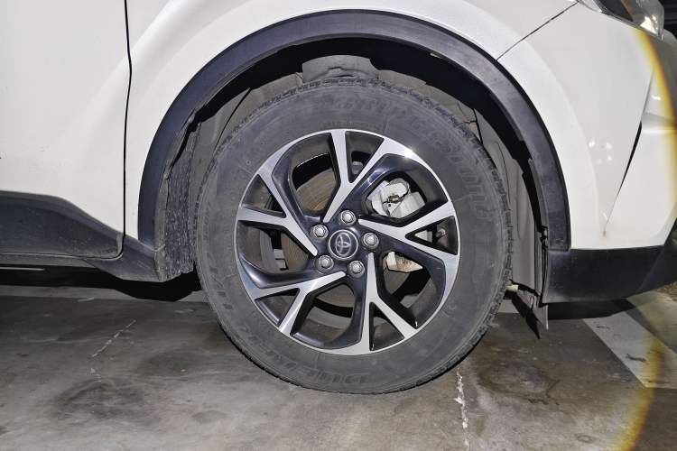 Used Toyota C-HR 2018 2.0L Leading with Sunroof China V Standard Right Front Wheel Hub