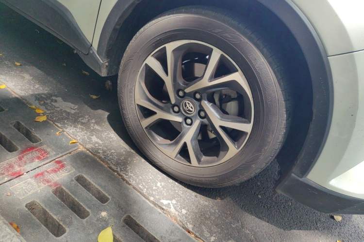 Used Toyota C-HR 2018 2.0L Leading Edition China V-standard Right Front Wheel Hub