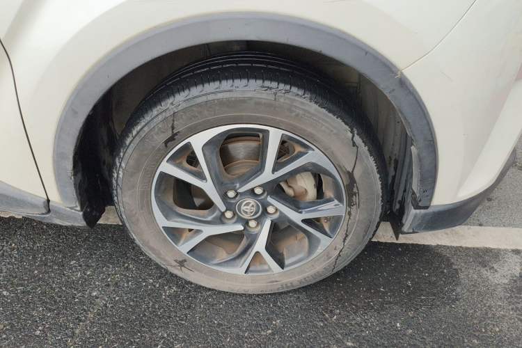 Used Toyota C-HR 2018 2.0L Leading with Sunroof China VI Standard Right Front Wheel Hub