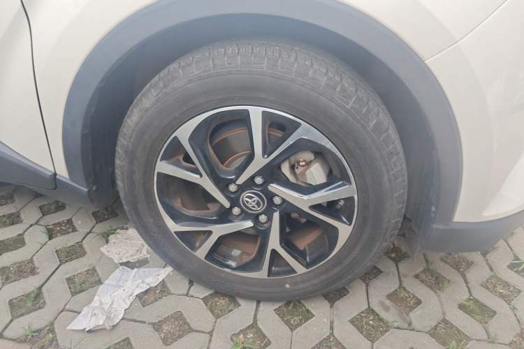 Used Toyota C-HR 2018 2.0L Leading with Sunroof China VI Standard Right Front Wheel Hub