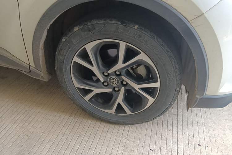 Used Toyota C-HR 2018 2.0L Leading Edition China VI Right Front Wheel Hub