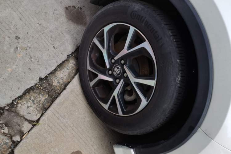 Used Toyota C-HR 2018 2.0L Luxury Edition China VI Standard Right Front Wheel Hub