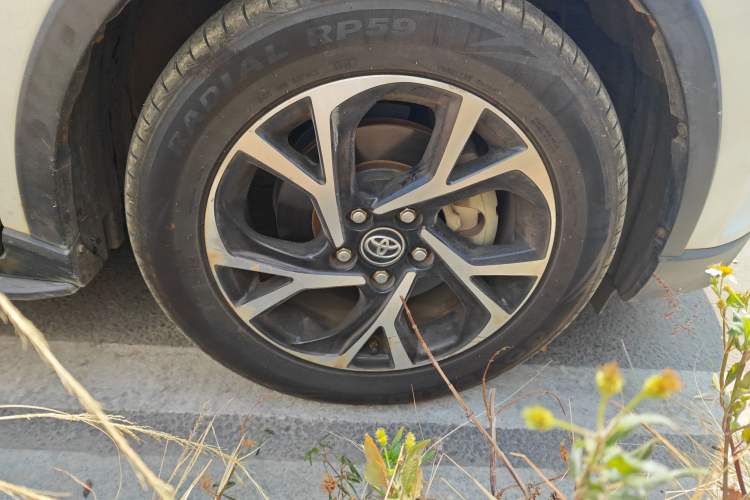 Used Toyota C-HR 2018 2.0L Leading Edition China VI Right Front Wheel Hub