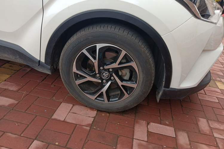 Used Toyota C-HR 2018 2.0L Leading with Sunroof China VI Standard Right Front Wheel Hub