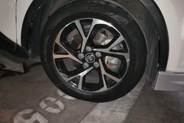 Used Toyota C-HR 2018 2.0L Leading with Sunroof China V Standard Right Front Wheel Hub