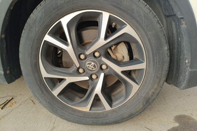 Used Toyota C-HR 2018 2.0L Leading with Sunroof China V Standard Right Front Wheel Hub