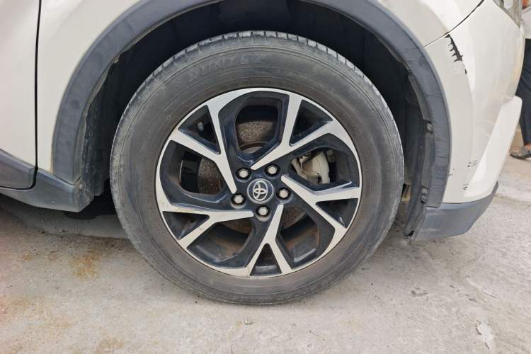 Used Toyota C-HR 2018 2.0L Leading with Sunroof China VI Standard Right Front Wheel Hub