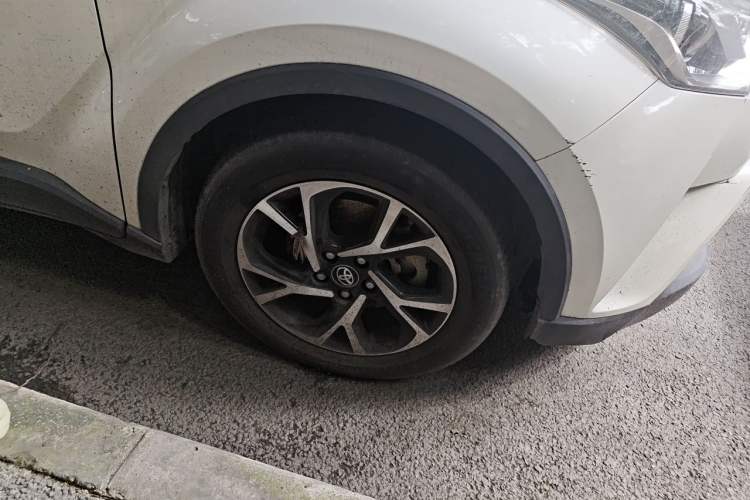 Used Toyota C-HR 2018 2.0L Leading with Sunroof China VI Standard Right Front Wheel Hub