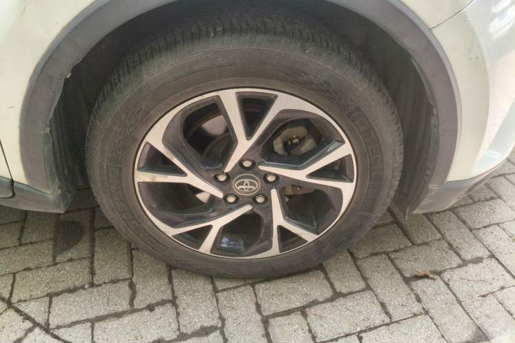 Used Toyota C-HR 2018 2.0L Leading with Sunroof China V Standard Right Front Wheel Hub