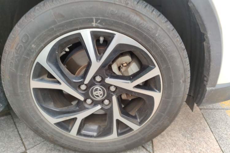 Used Toyota C-HR 2018 2.0L Leading with Sunroof China VI Standard Right Front Wheel Hub