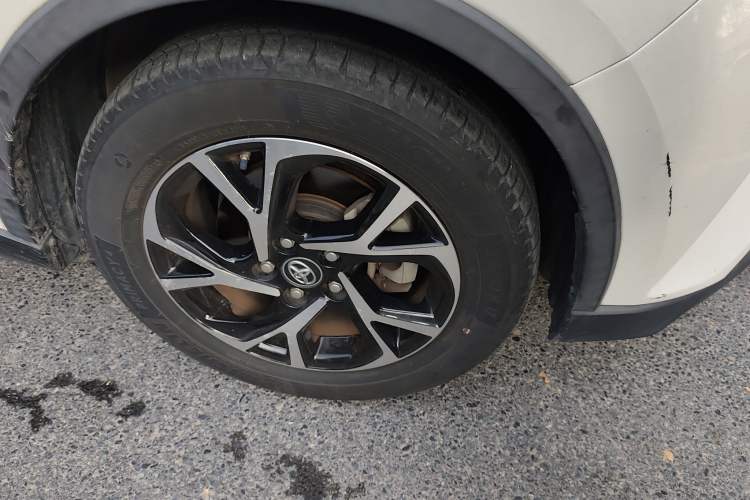 Used Toyota C-HR 2018 2.0L Leading with Sunroof China V Standard Right Front Wheel Hub