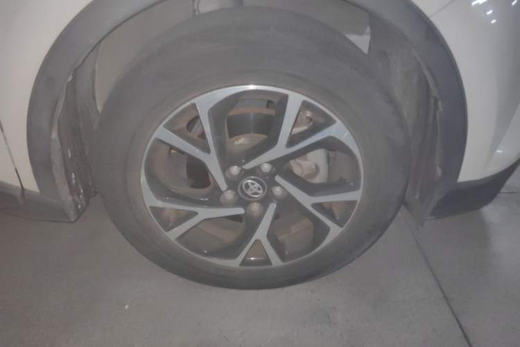 Used Toyota C-HR 2018 2.0L Leading Edition China VI Right Front Wheel Hub