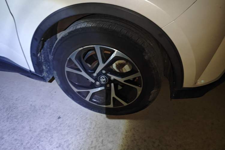 Used Toyota C-HR 2018 2.0L Leading Edition China VI Right Front Wheel Hub