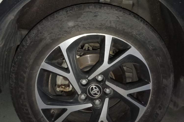 Used Toyota C-HR 2018 2.0L Leading with Sunroof China VI Standard Right Front Wheel Hub