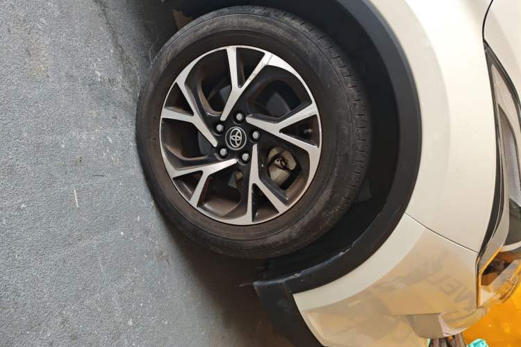 Used Toyota C-HR 2018 2.0L Leading with Sunroof China VI Standard Right Front Wheel Hub