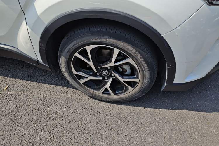 Used Toyota C-HR 2018 2.0L Luxury Sunroof Version China V Emission Standard Right Front Wheel Hub