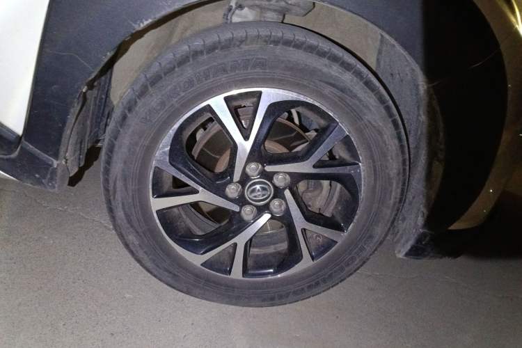 Used Toyota C-HR 2018 2.0L Coolway Leading Edition with Sunroof China VI Standard Right Front Wheel Hub