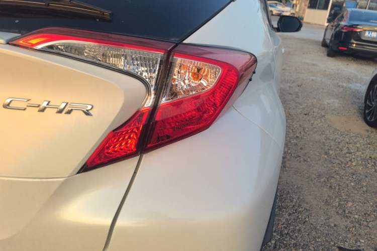 Used Toyota C-HR 2018 2.0L Leading with Sunroof China VI Standard Right Rear Taillight