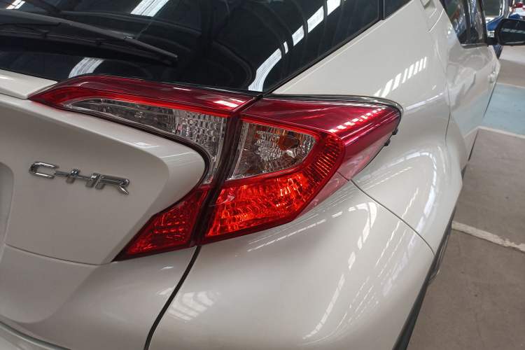Used Toyota C-HR 2018 2.0L Leading with Sunroof China VI Standard Right Rear Taillight