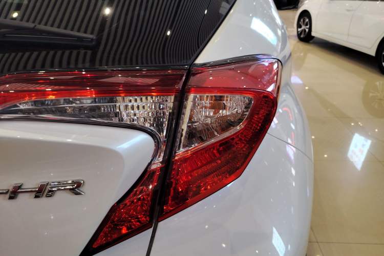 Used Toyota C-HR 2018 2.0L Leading with Sunroof China VI Standard Right Rear Taillight