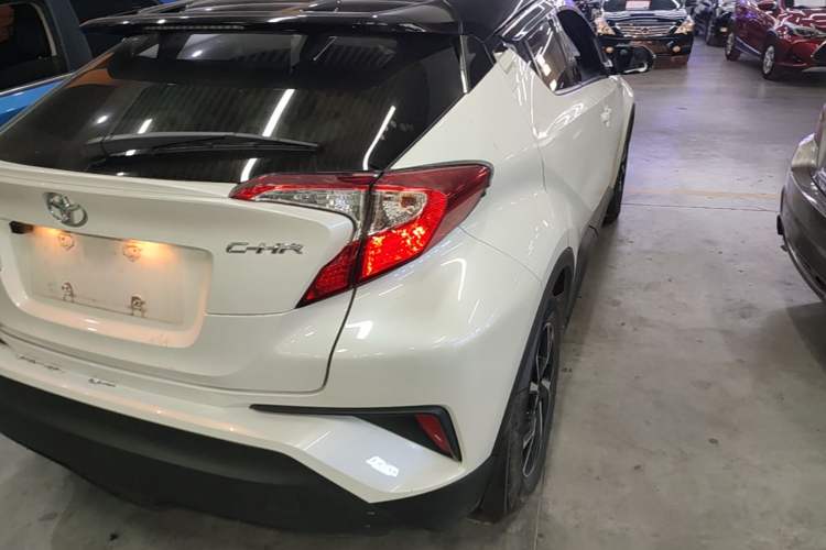 Used Toyota C-HR 2018 2.0L Leading with Sunroof China V Standard Right Rear Taillight