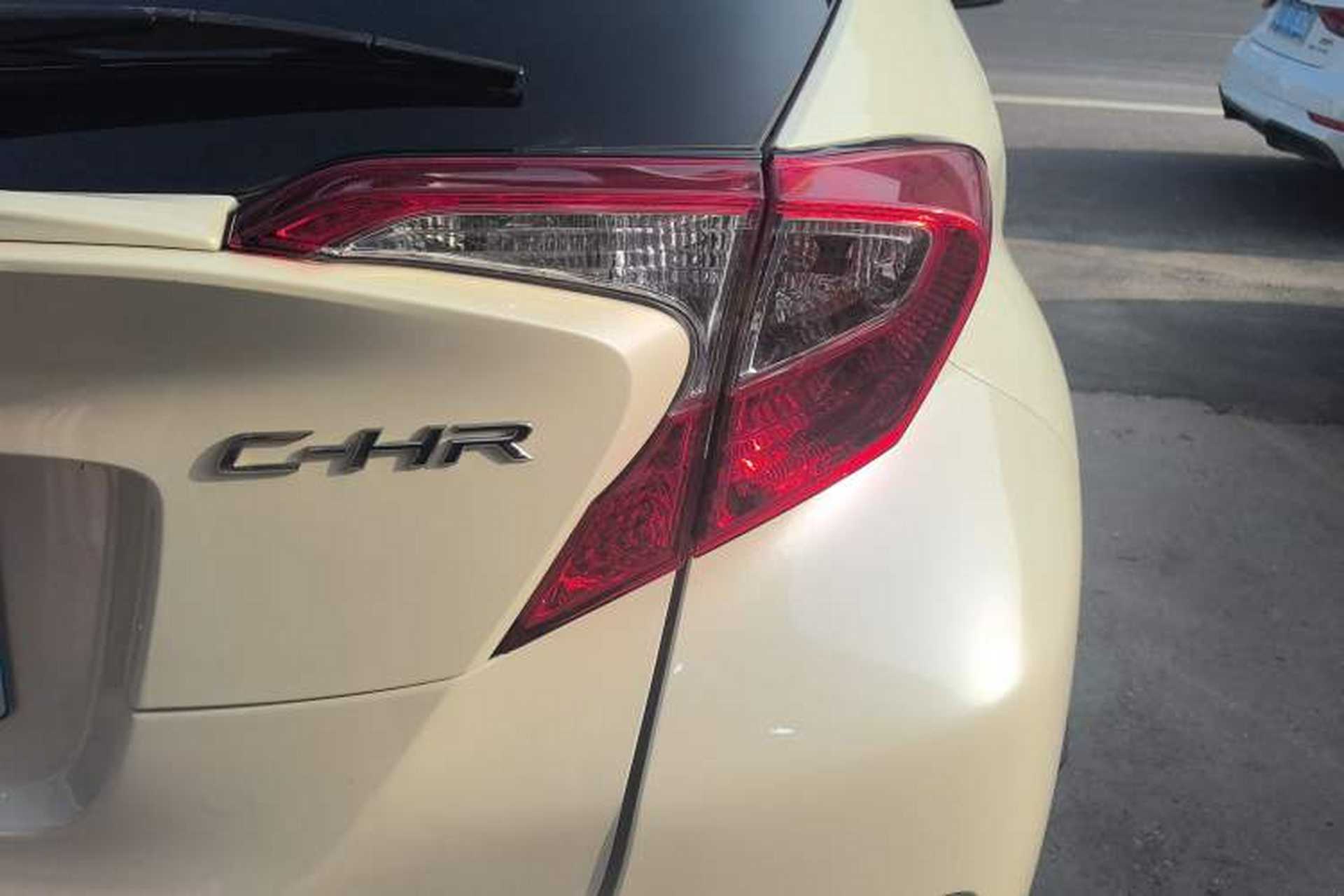 Used Toyota C-HR 2018 2.0L Leading with Sunroof China VI Standard Right Rear Taillight