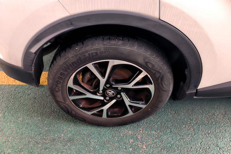Used Toyota C-HR 2018 2.0L Flagship Sunroof Version China V Standard Right Rear Wheel Hub