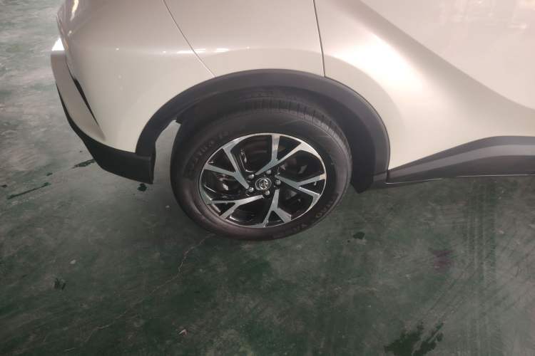 Used Toyota C-HR 2018 2.0L Leading with Sunroof China VI Standard Right Rear Wheel Hub