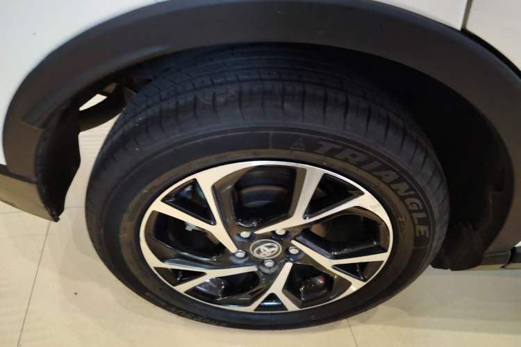 Used Toyota C-HR 2018 2.0L Leading with Sunroof China VI Standard Right Rear Wheel Hub
