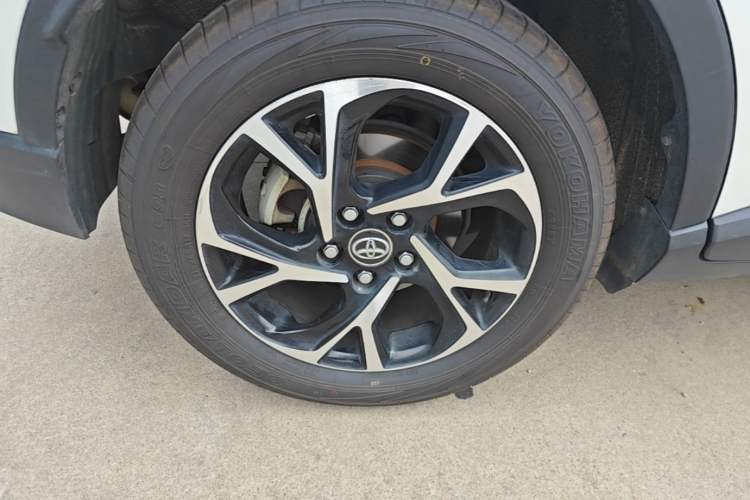 Used Toyota C-HR 2018 2.0L Flagship Version China V Standard Right Rear Wheel Hub
