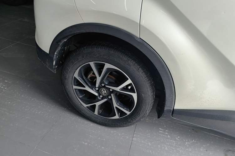 Used Toyota C-HR 2018 2.0L Flagship Version China V Standard Right Rear Wheel Hub