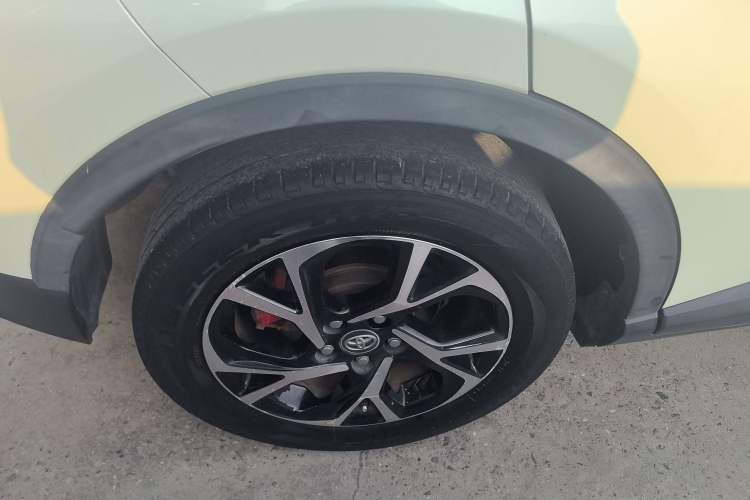 Used Toyota C-HR 2018 2.0L Leading with Sunroof China VI Standard Right Rear Wheel Hub