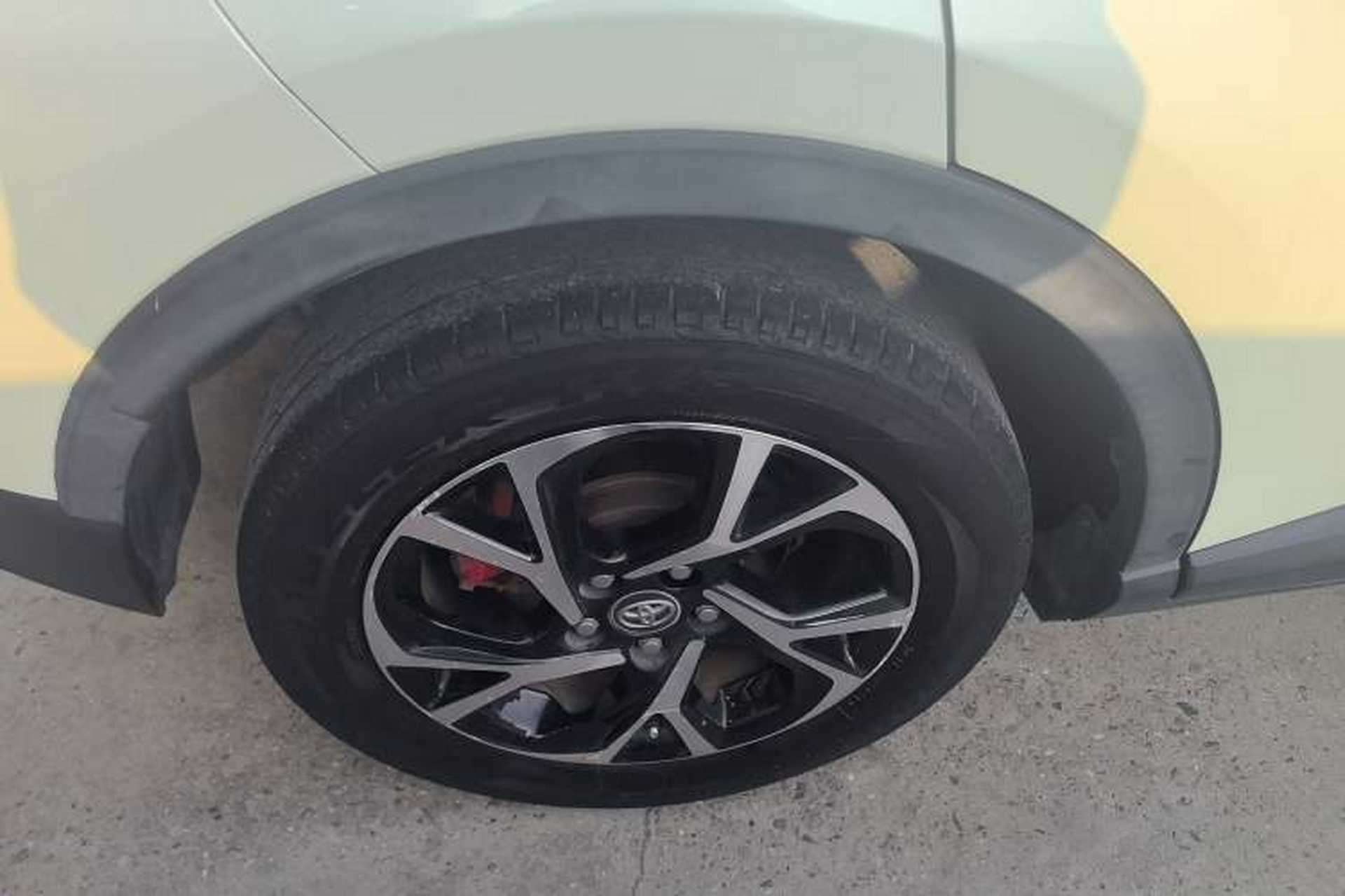 Used Toyota C-HR 2018 2.0L Leading with Sunroof China VI Standard Right Rear Wheel Hub