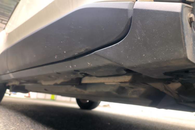 Used Toyota C-HR 2018 2.0L Flagship Sunroof Version China V Standard Right Side Sill