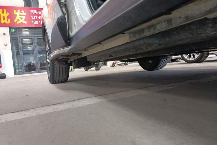 Used Toyota C-HR 2018 2.0L Leading with Sunroof China VI Standard Right Side Sill